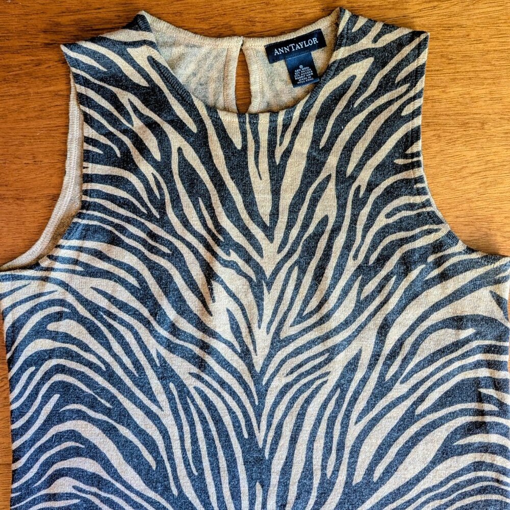Ann Taylor zebra striped crew neck top small. Black stripes on sand.